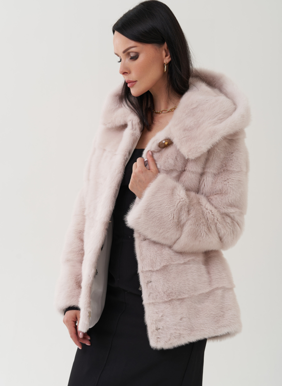 Шуба бежевого цвета из меха норки