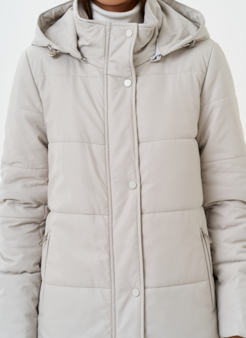 Светлый пуховик из эко кожи 