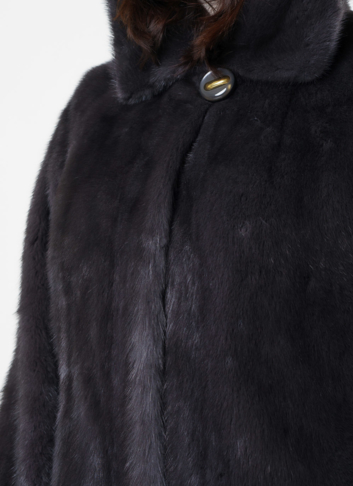 Женская шуба в сером цвете