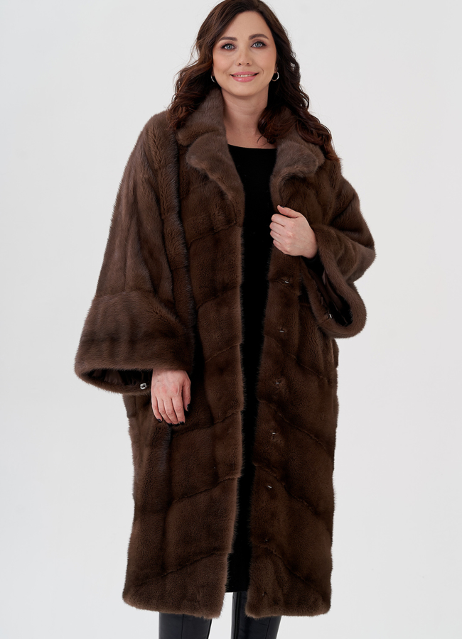 Шуба оверсайз с английским воротником модель № 23973 меха малина