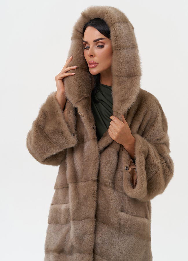 Короткая шуба из норки с капюшоном модель № 27576 универмаг малина