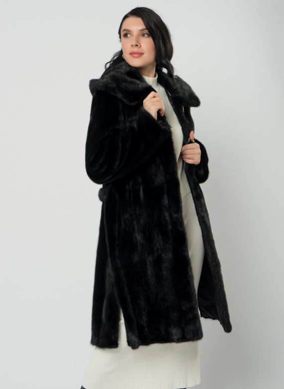 Норковая шуба с капюшоном и поясом черного цвета