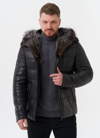 Пуховик из натуральной кожи с капюшоном из меха енота