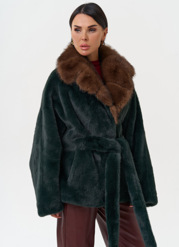 Женская куртка из эко меха с поясом