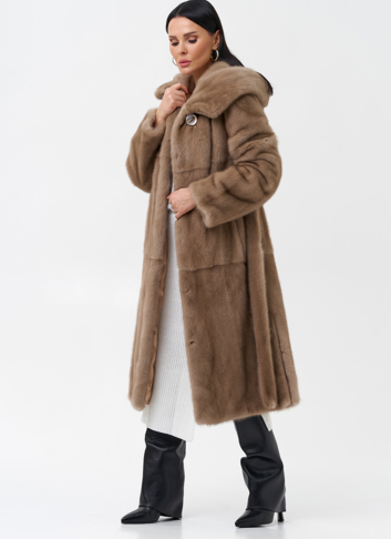 Длинная шуба с капюшоном 