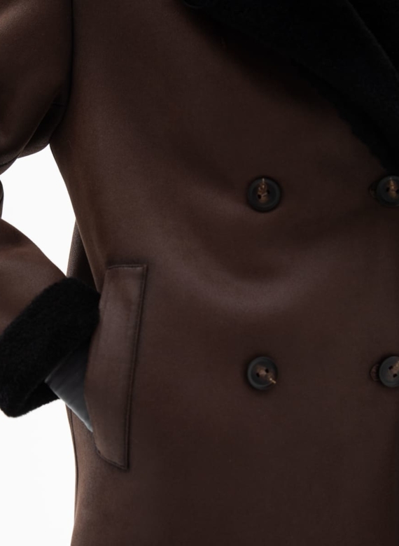 Женская двухсторонняя дубленка из эко кожи с английским воротником