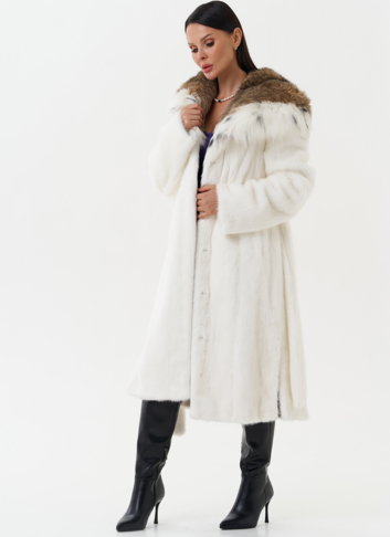 Шуба из белой  норки с капюшоном из рыси