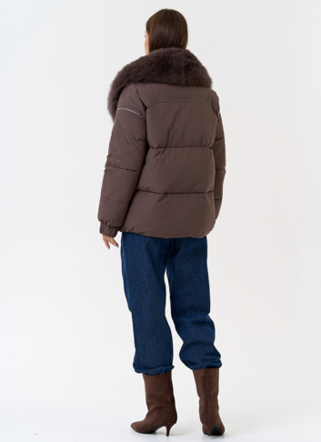 Женский пуховик с воротником из меха песца