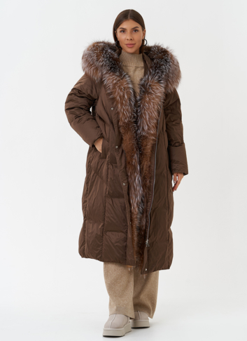 Женский пуховик с отделкой из меха лисы