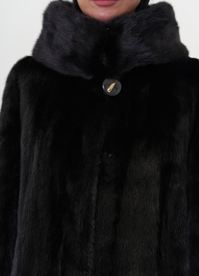 Норковая шуба черного цвета модель № 26124 в рассрочку