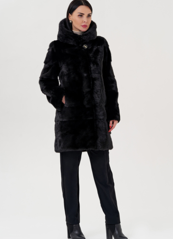 Шуба из норки с капюшоном черного цвета Шуба из норки с капюшоном черного цвета