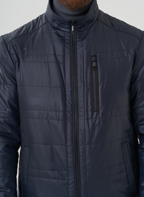 Мужская куртка синего цвета 