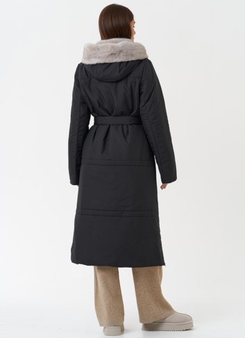 Пуховик с капюшоном из эко меха