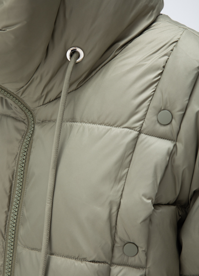 Женский пуховик с капюшоном  модель № 28007 универмаг малина