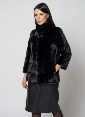 Укороченная норковая шуба с воротником стойкой черного цвета Укороченная норковая шуба с воротником стойкой черного цвета