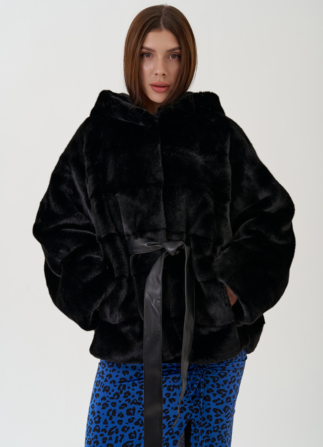 Шуба из эко меха с капюшоном и поясом в черном цвете модель № 25083 универмаг малина
