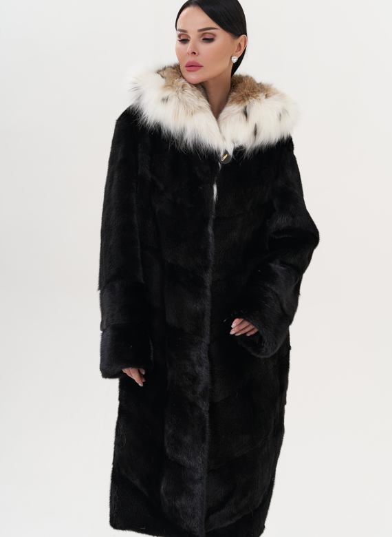Норковая шуба черного цвета с рысью