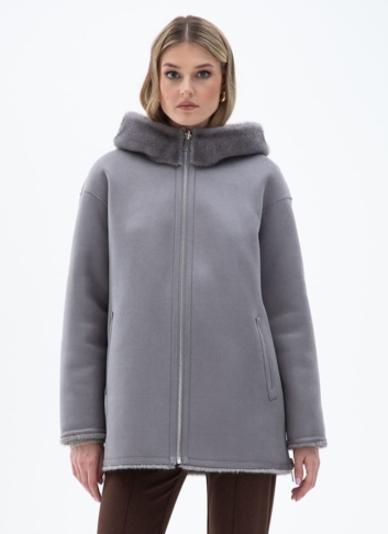 Женская двухсторонняя дубленка из эко кожи с капюшоном Женская двухсторонняя дубленка из эко кожи с капюшоном