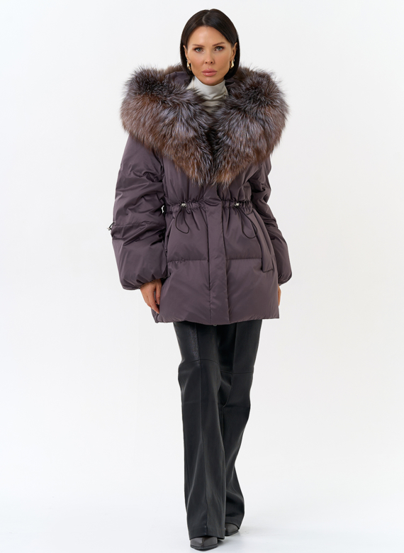 Женский пуховик с капюшоном из меха блюфрост