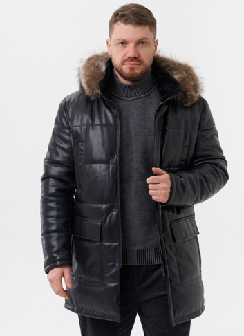 Пуховик из эко кожи с капюшоном из меха енота