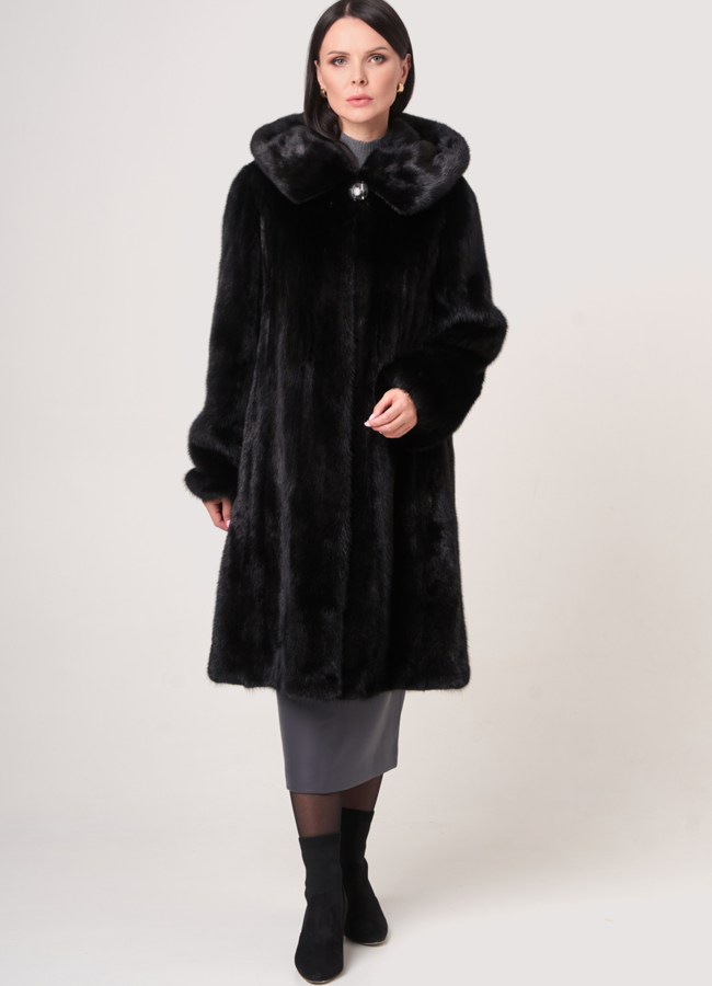 Шуба черного цвета  модель № 26158 универмаг малина