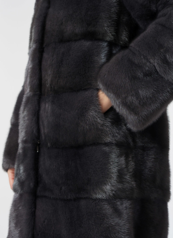 Норковая шуба в цвете графит с капюшоном Норковая шуба в цвете графит с капюшоном