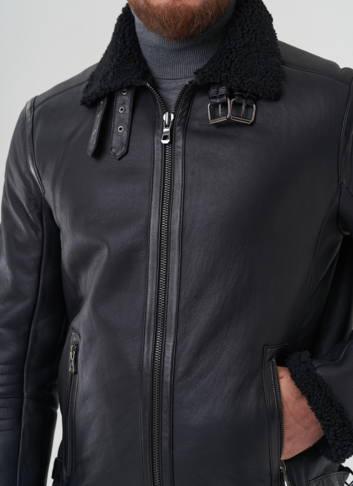 Мужская дубленка черного цвета 