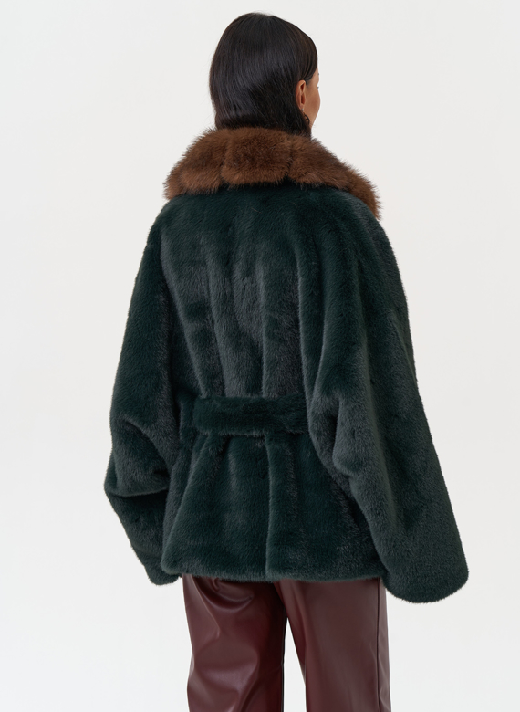 Женская куртка из эко меха с поясом