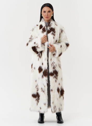 Пальто из эко меха с анималистичным принтом