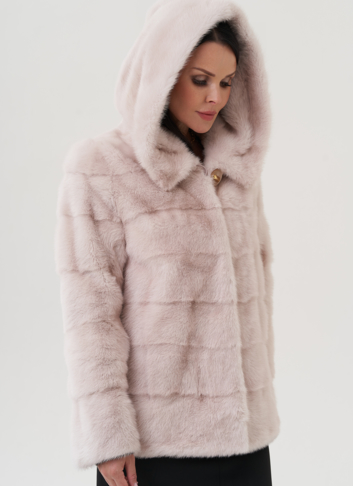 Шуба бежевого цвета из меха норки