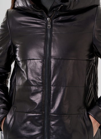 Женский пуховик из натуральной кожи с капюшоном 