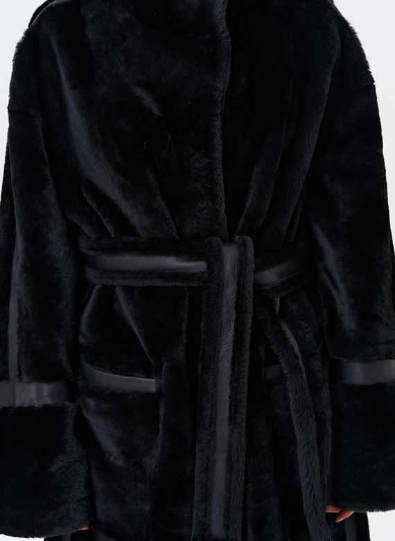 Женская двухсторонняя дубленка с воротником стойкой