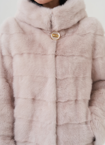 Шуба бежевого цвета из меха норки