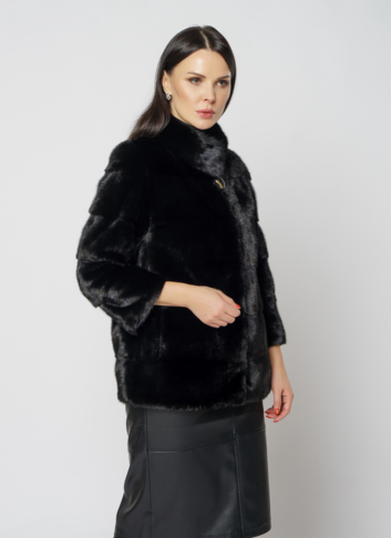 Укороченная норковая шуба с воротником стойкой черного цвета Укороченная норковая шуба с воротником стойкой черного цвета
