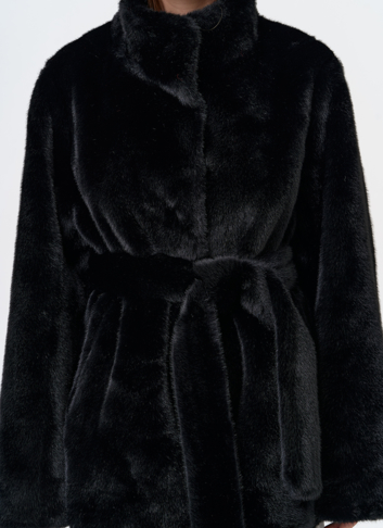 Женская шуба из эко меха в черном цвете