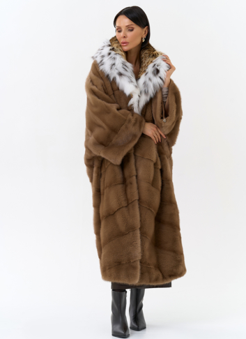 Шуба из меха норки с капюшоном из меха рыси Шуба из меха норки с капюшоном из меха рыси