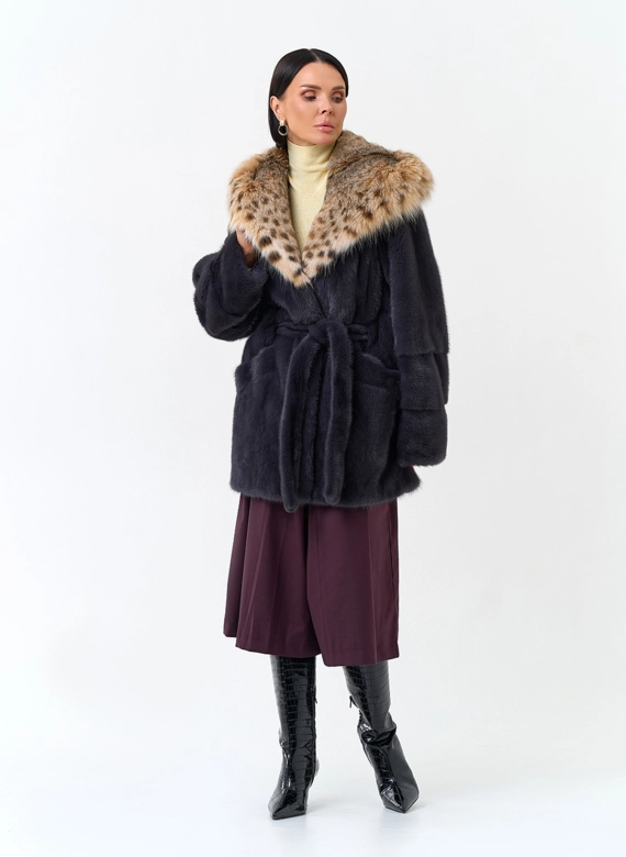 Женская шуба из меха норки с капюшоном из меха рыси фото