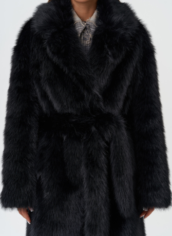 Длинное пальто из эко меха под песца