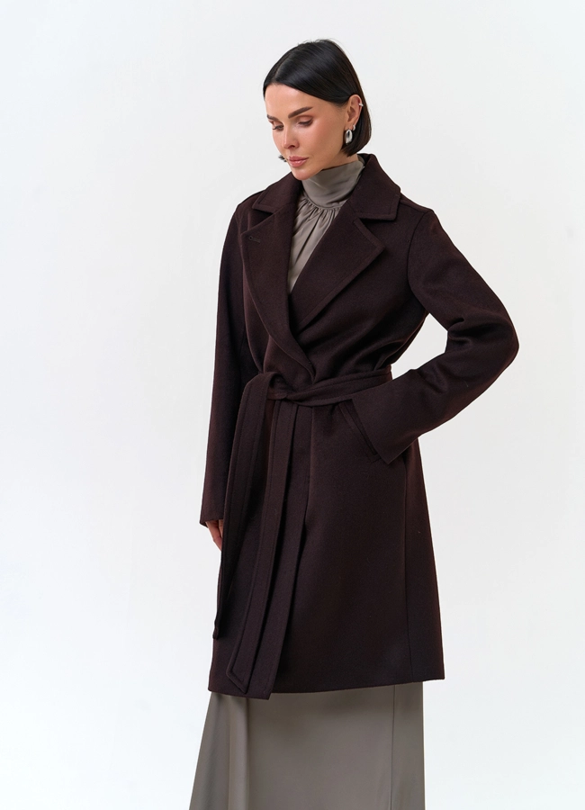 Женское пальто коричневого цвета с поясом модель № 33855 в рассрочку