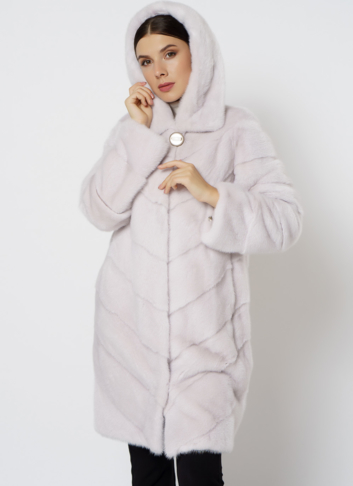 Светлая норковая шуба с капюшоном