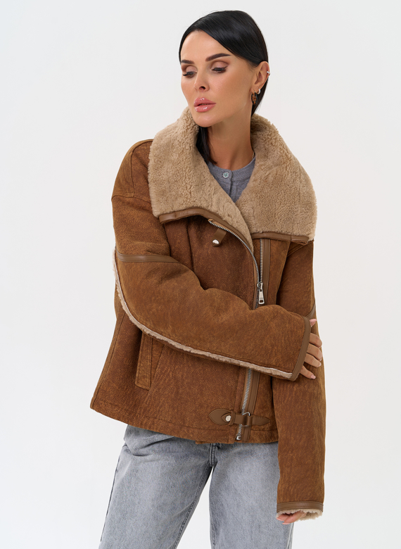 Короткая дубленка с воротником