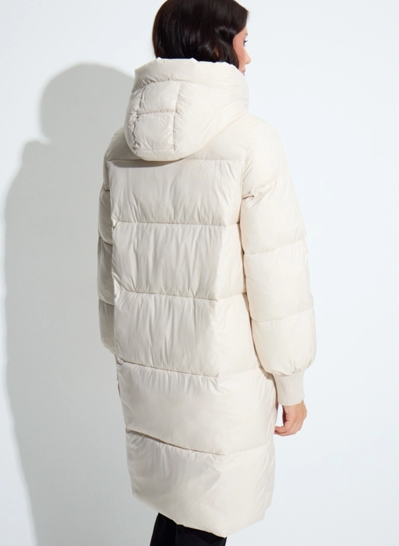 Женский пуховик с капюшоном фото