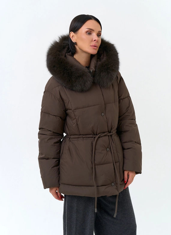 Женский пуховик с мехом песца на капюшоне фото