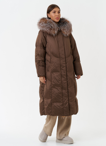 Женский пуховик с отделкой из меха лисы