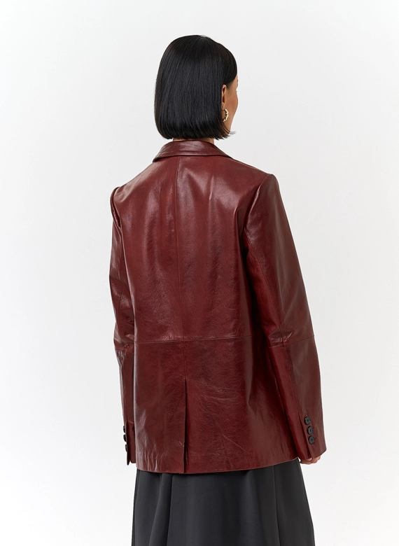 Жакет из натуральной кожи красного цвета