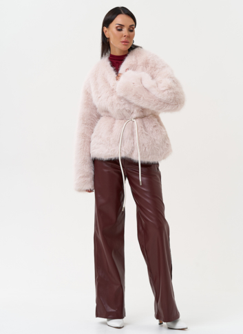 Куртка из эко меха персикового цвета