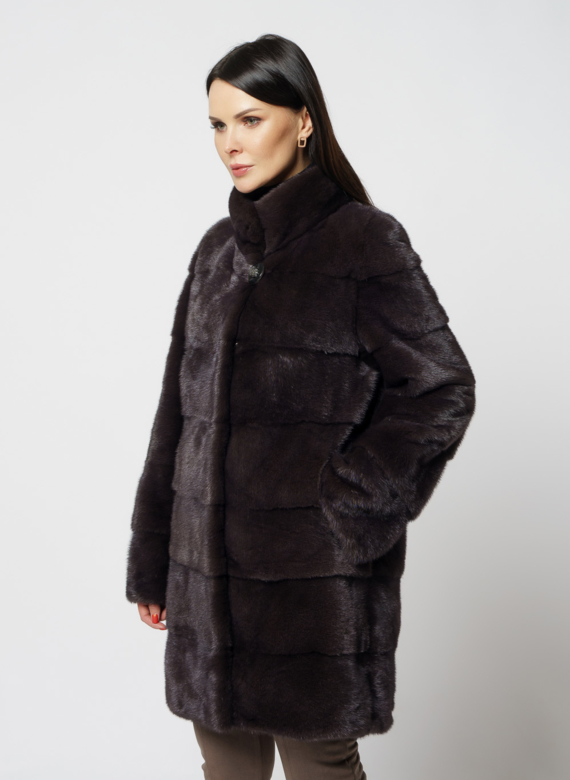 Норковая шуба с воротником стойкой коричневого цвета