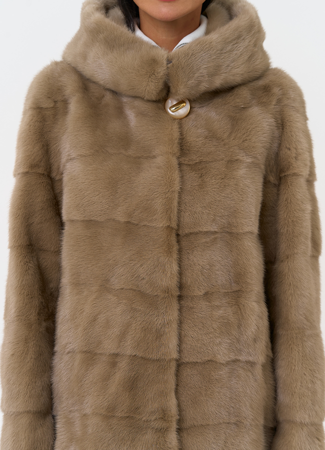 Короткая шуба с капюшоном модель № 31330 в рассрочку