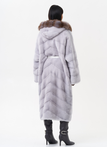 Норковая шуба с капюшоном из меха куницы